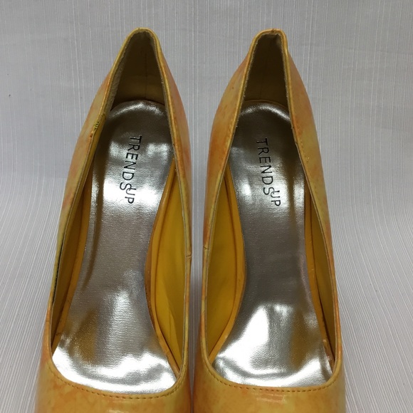 Trends-Up Striking Yellow Heels - Picture 2 of 10